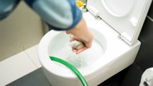 fixing-overflowing-toilet-540x304